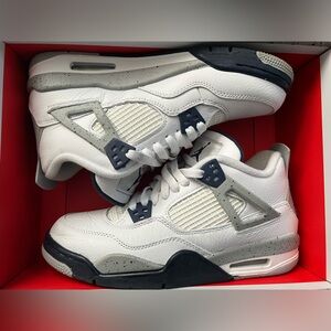 Midnight Navy Jordan 4